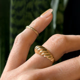 20k yellow gold ring dome style with line pattern side profile 