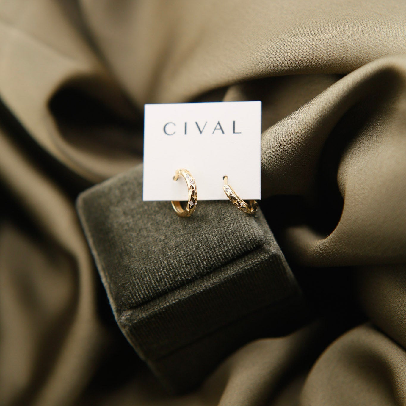 *new* Winona | Huggie Hoop