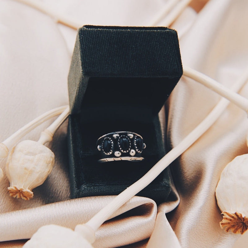 Vintage Navajo Onyx Ring | Sz 7.5
